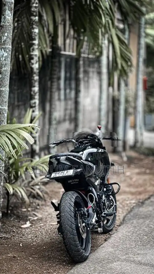 Bajaj Pulsar N160 Black 2025