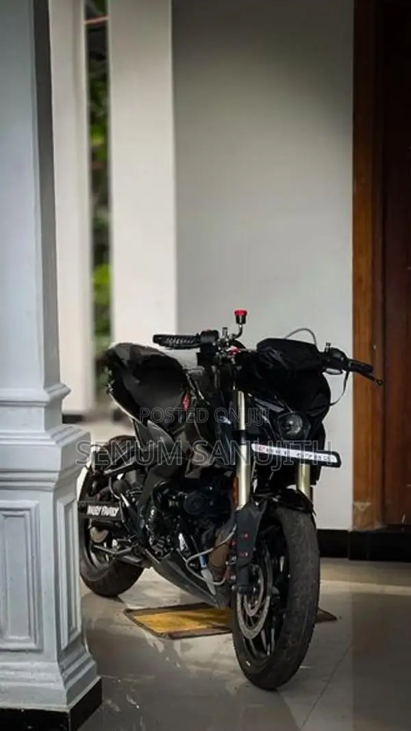 Bajaj Pulsar N160 Black 2025