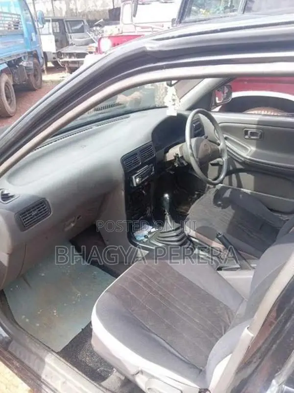 Nissan Sunny 1992
