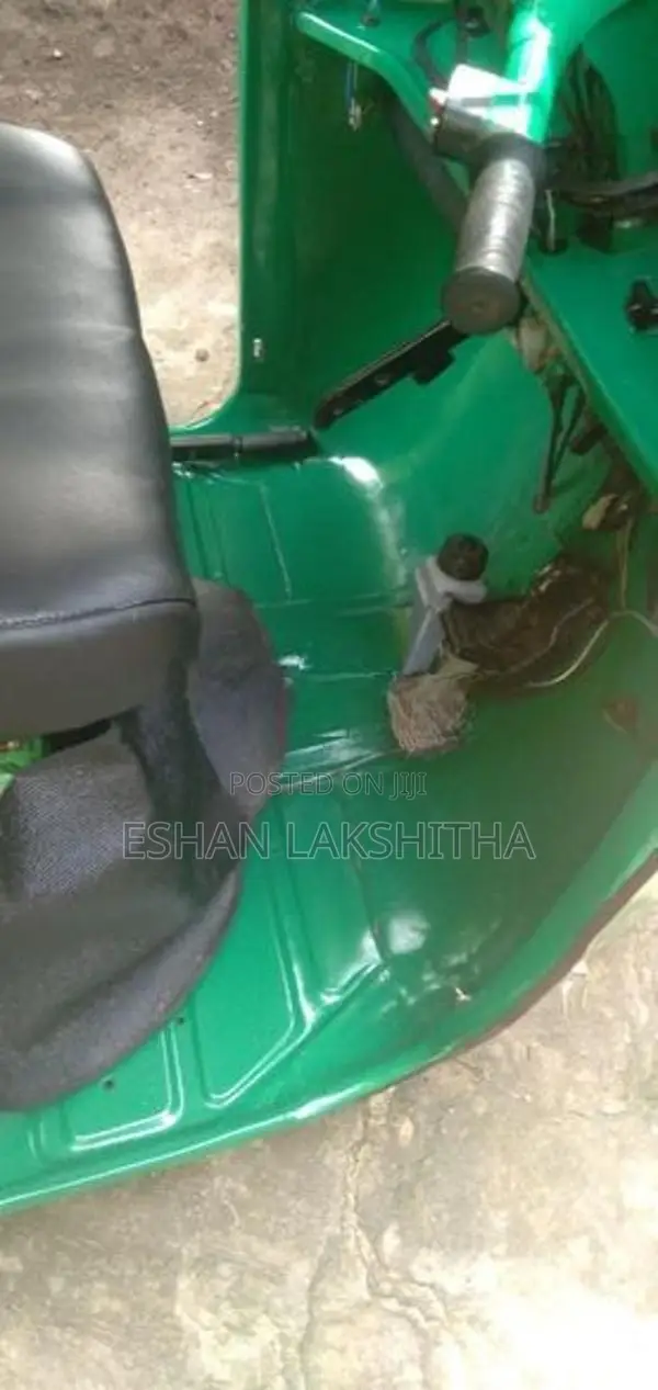 Bajaj RE 2003