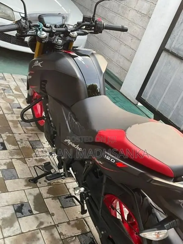 TVS Apache RTR 160 Black Edition 2026