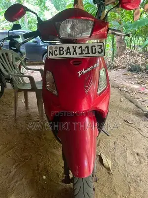 Hero Pleasure Scooter 2015