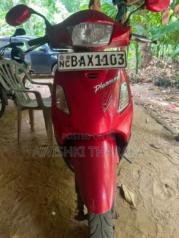 Hero Pleasure Scooter 2015
