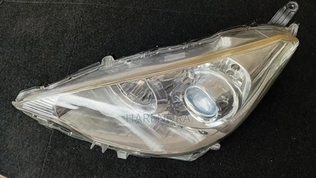 Toyota Aqua NHP10 Headlight