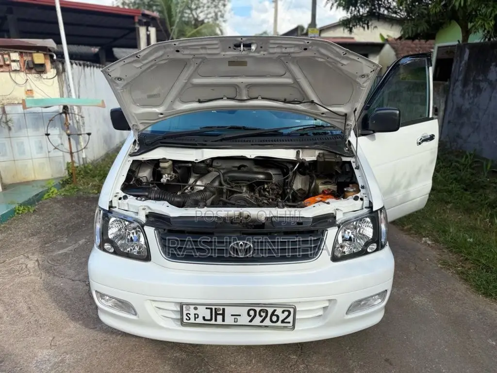 Toyota Noah CR2 2005 Van (Used)