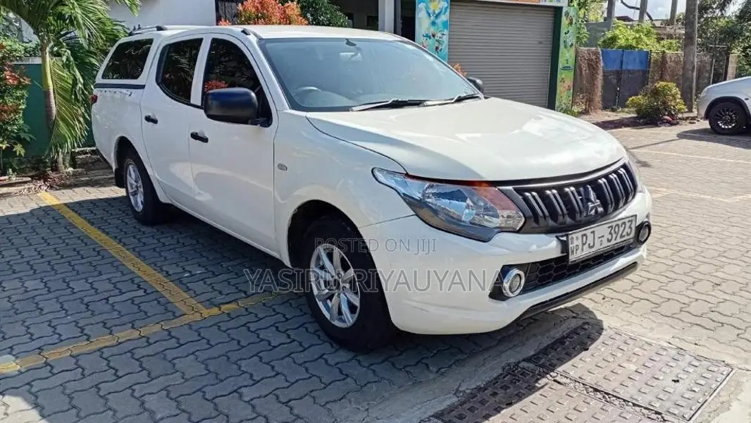 Mitsubishi Double Cab 2017 Pickup (Used)