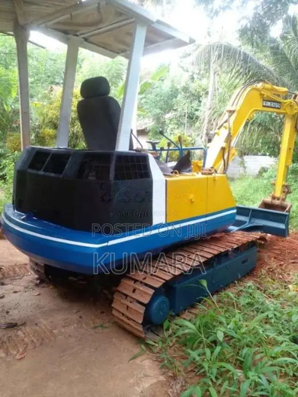Komatsu PC30-5 2001 Heavy-Duty (Used)
