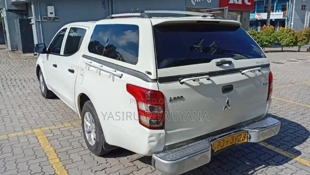 Mitsubishi Double Cab 2017 Pickup (Used)