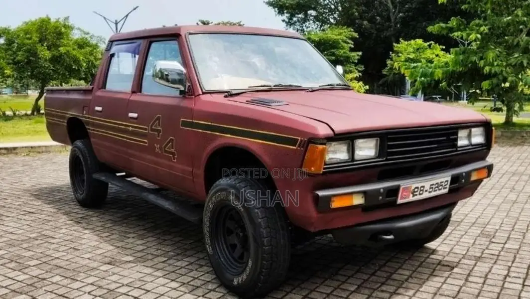 Nissan Double Cab 4x4 1983 Pickup (Used)