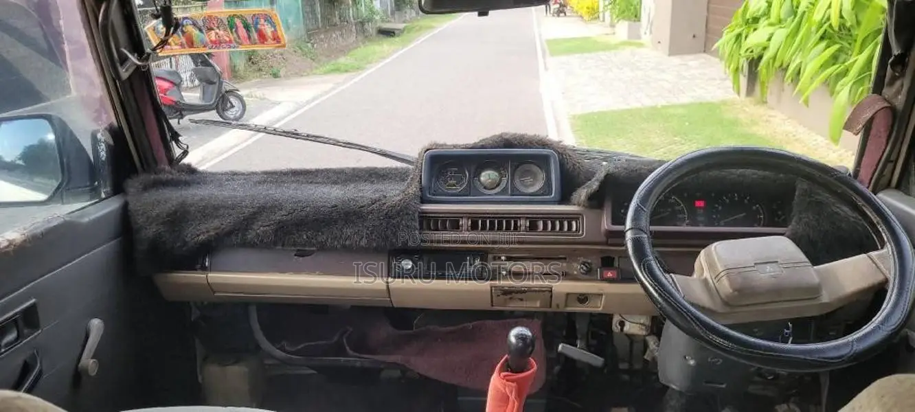 Mitsubishi Mitsubishi 1982 Crew Cab (Used)