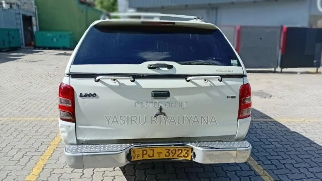 Mitsubishi Double Cab 2017 Pickup (Used)