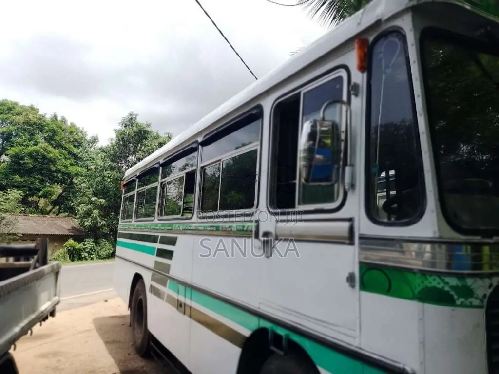 Ashok-Leyland Viking 2004 Bus (Used)