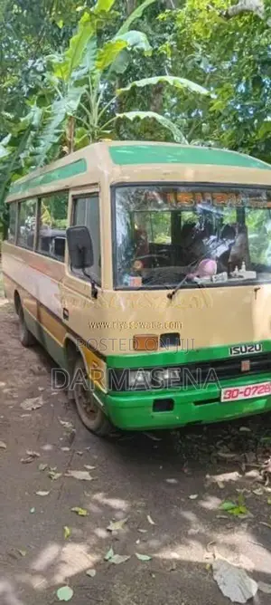 Isuzu Journey M 1982 Bus (Used)