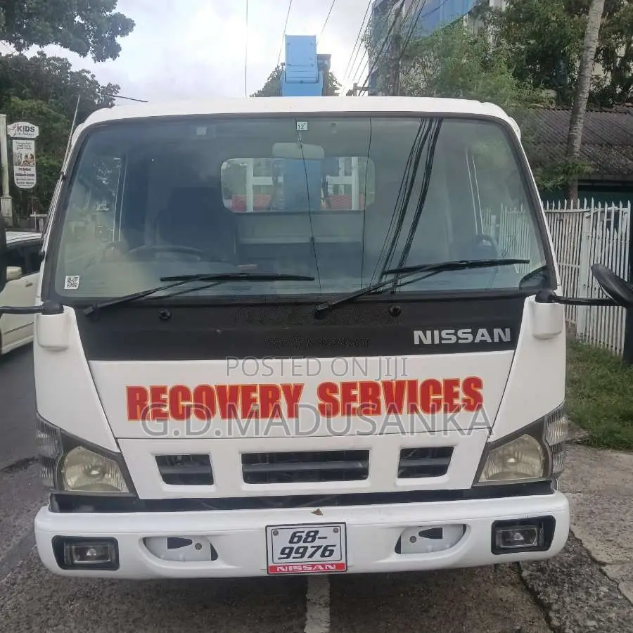 Nissan Boom Truck With Carrier 1994 Heavy-Duty (Used)