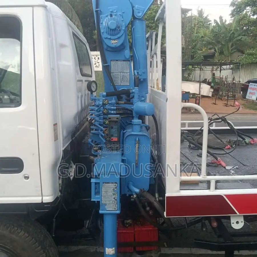 Nissan Boom Truck With Carrier 1994 Heavy-Duty (Used)