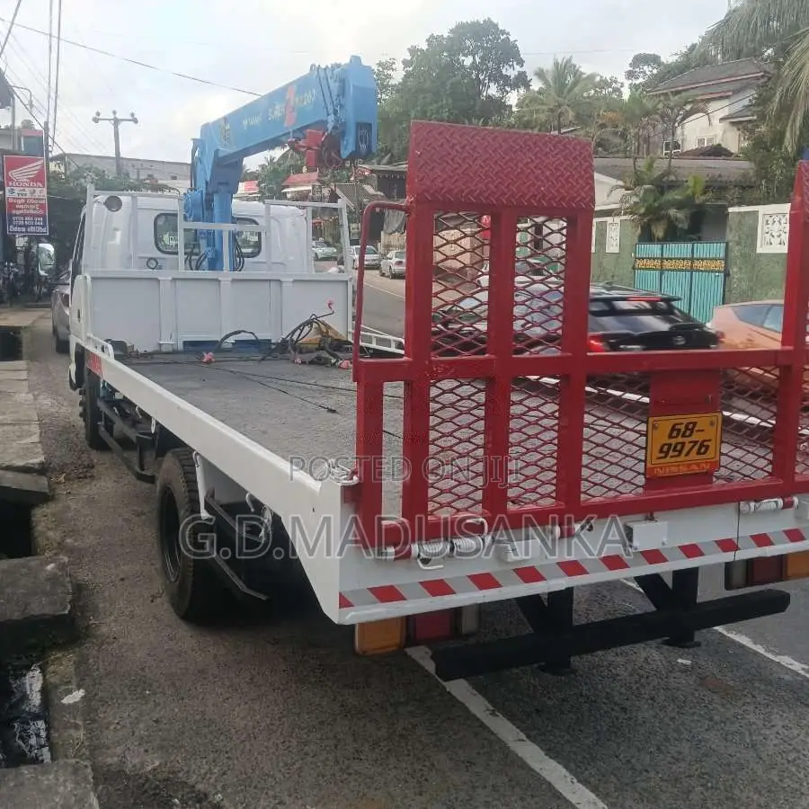 Nissan Boom Truck With Carrier 1994 Heavy-Duty (Used)