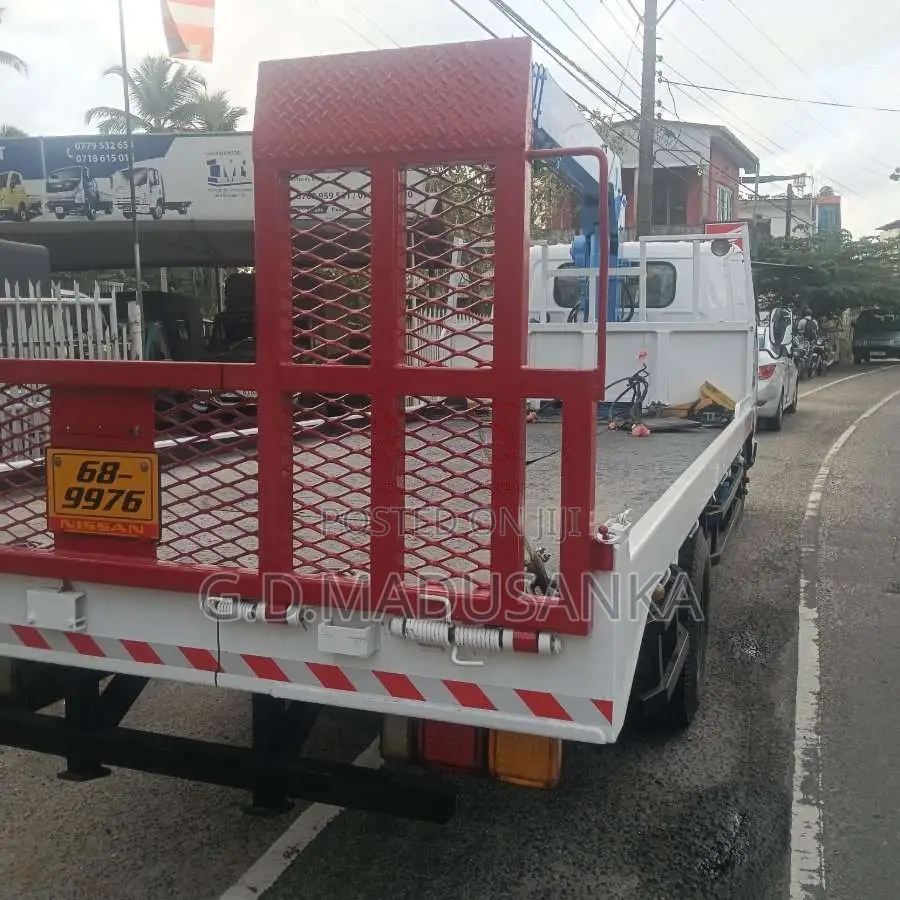 Nissan Boom Truck With Carrier 1994 Heavy-Duty (Used)
