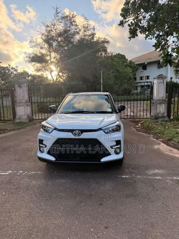 Toyota Raize 2025 SUV (Used)