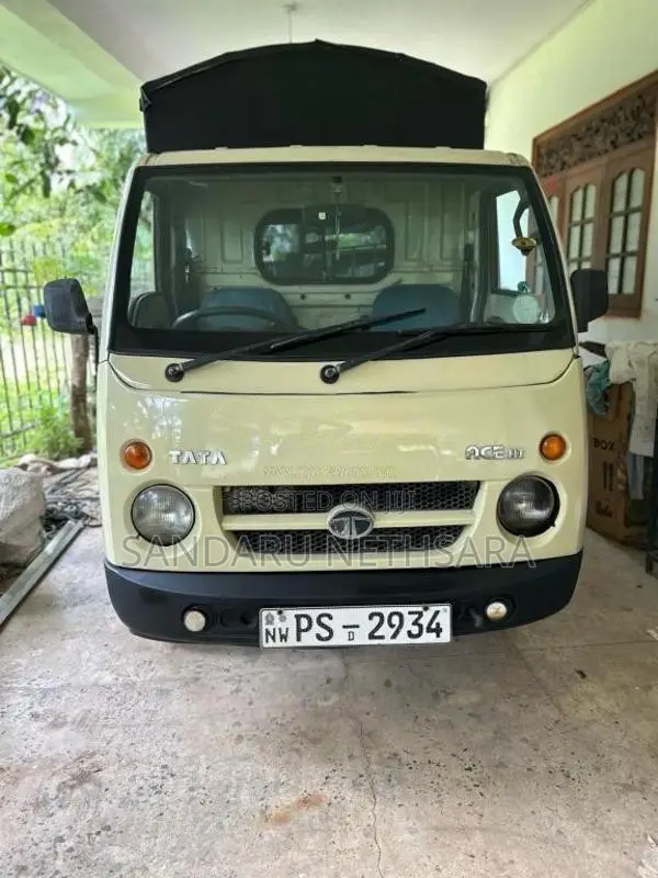Tata Dimo Batta 2011 Lorry (Used)
