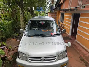 Toyota CR42 2000 Van (Used)