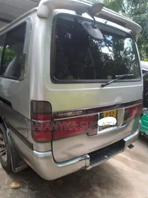 Toyota Dolphin 113 1993 Van (Used)