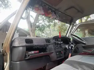 Nissan Caravan 1999 Van (Used)