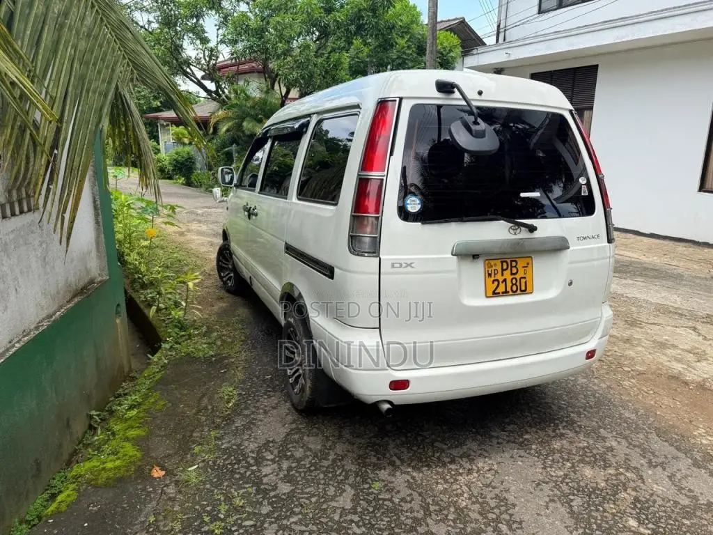 Toyota NOAH KR42 CONVERTED 2007 Van (Used)