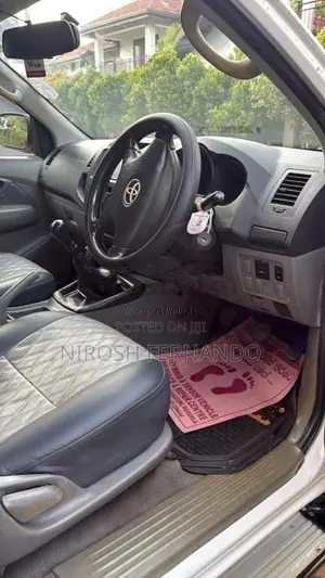 Toyota Hilux Vigo 2010 Pickup (Used)