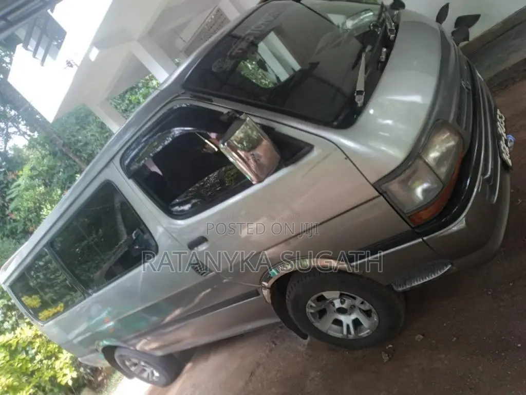 Toyota Dolphin 113 1993 Van (Used)