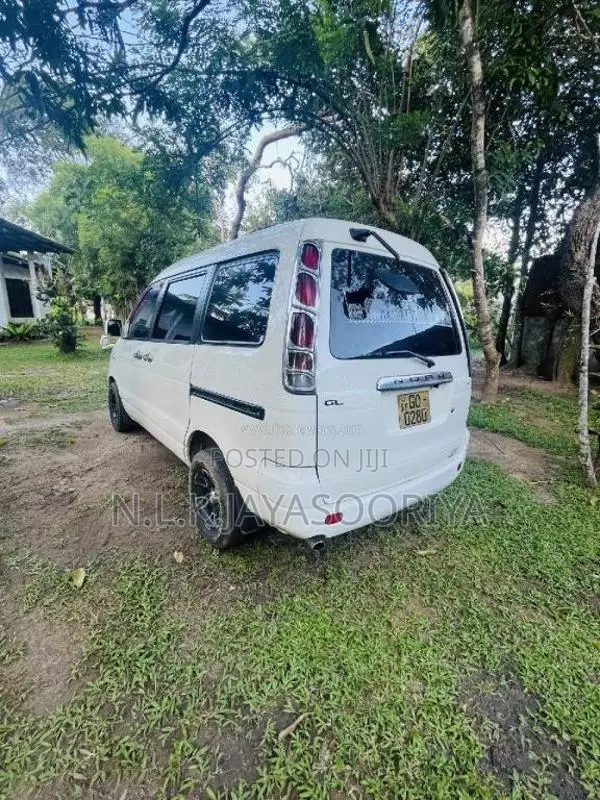 Toyota Noah CR41 1996 Van (Used)