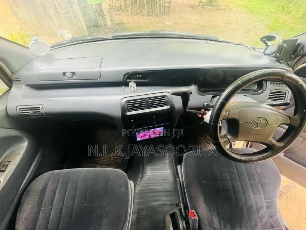 Toyota Noah CR41 1996 Van (Used)