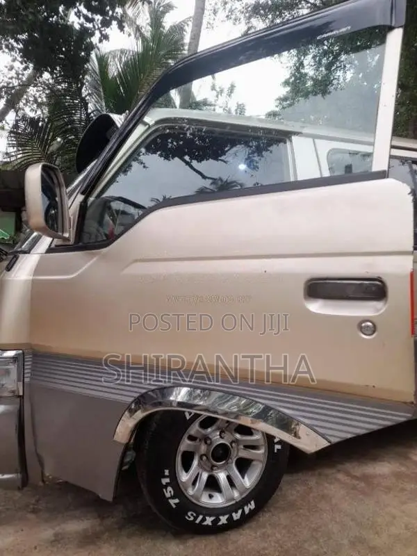 Nissan Caravan 1999 Van (Used)