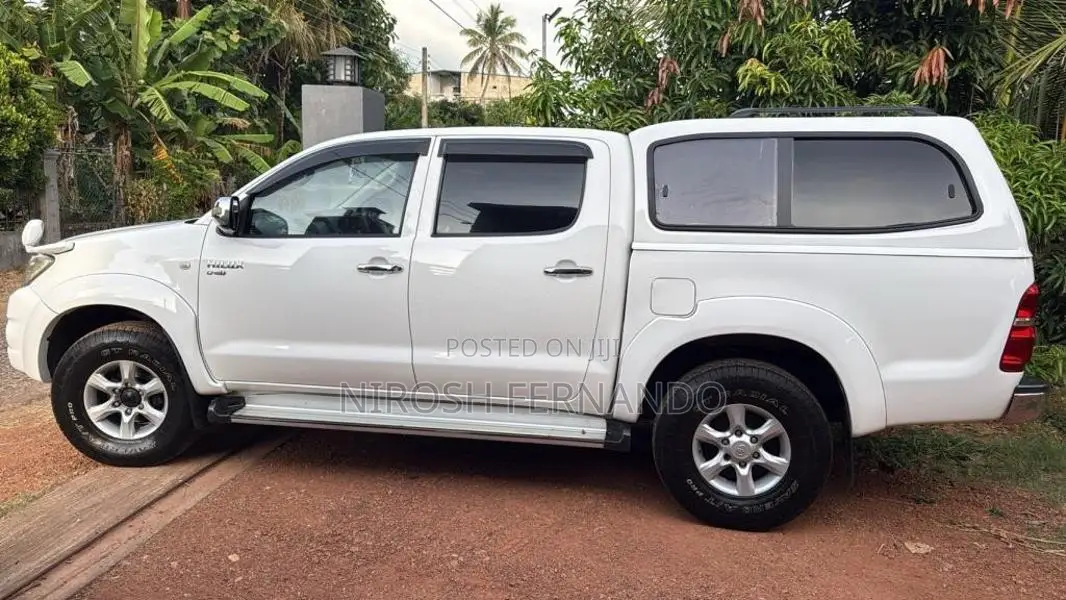 Toyota Hilux Vigo 2010 Pickup (Used)