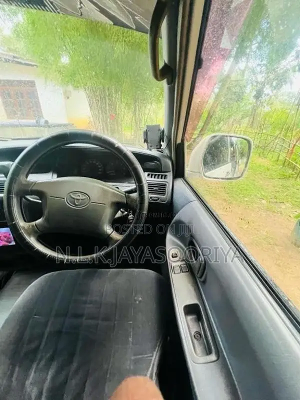 Toyota Noah CR41 1996 Van (Used)