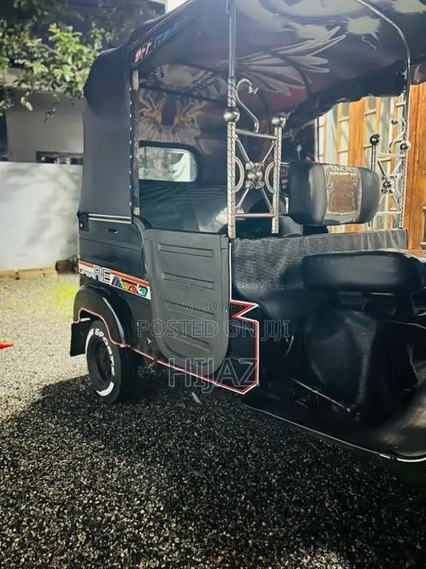 Bajaj RE 205 2011 Three Wheel (Used)