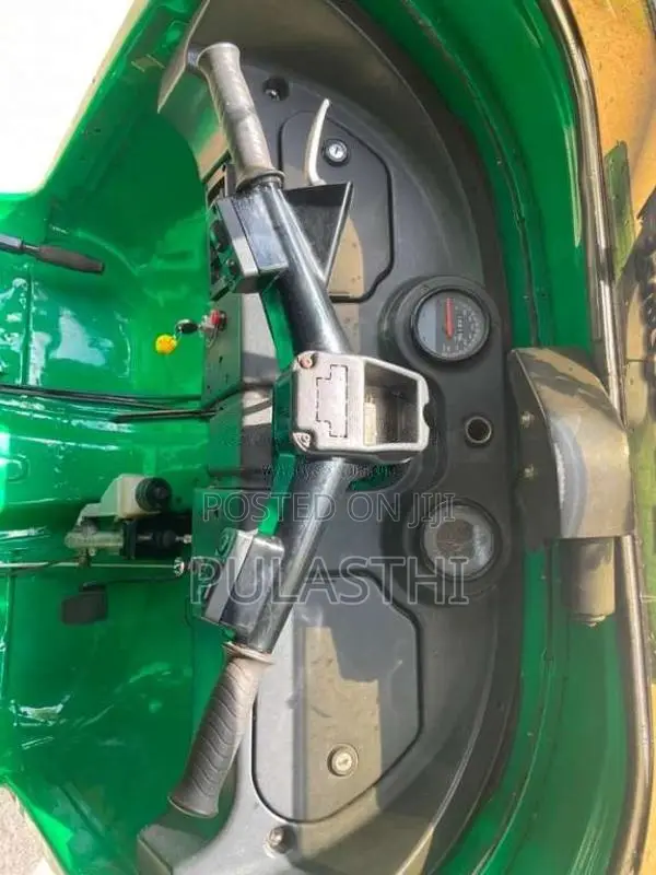 Bajaj 4 Stroke 2011 Three Wheel (Used)