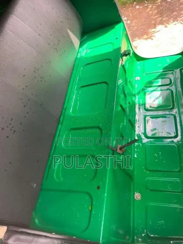 Bajaj 4 Stroke 2011 Three Wheel (Used)
