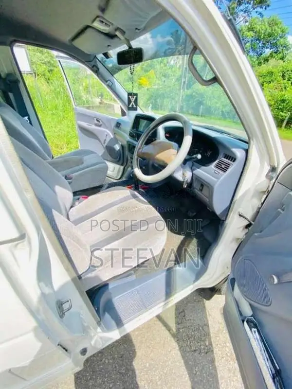 Toyota Noah CR42 1999 Van (Used)