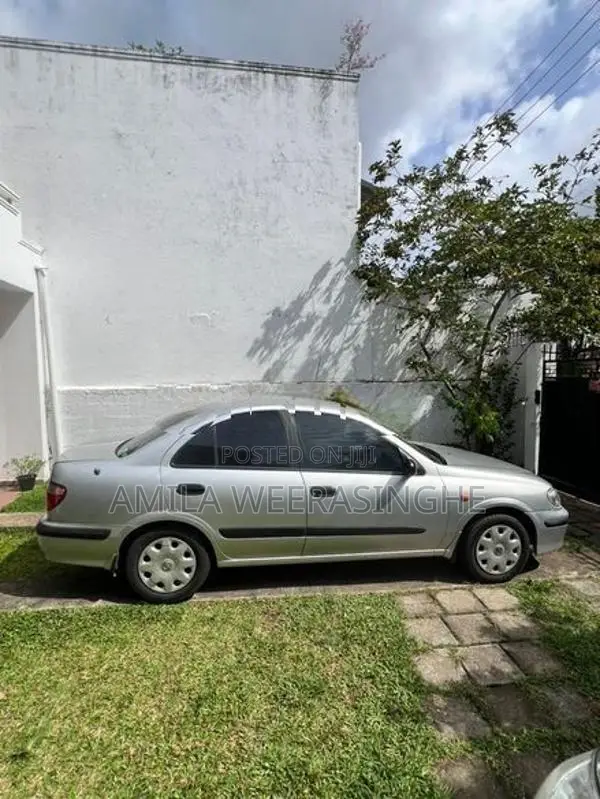 Nissan Sunny 2001