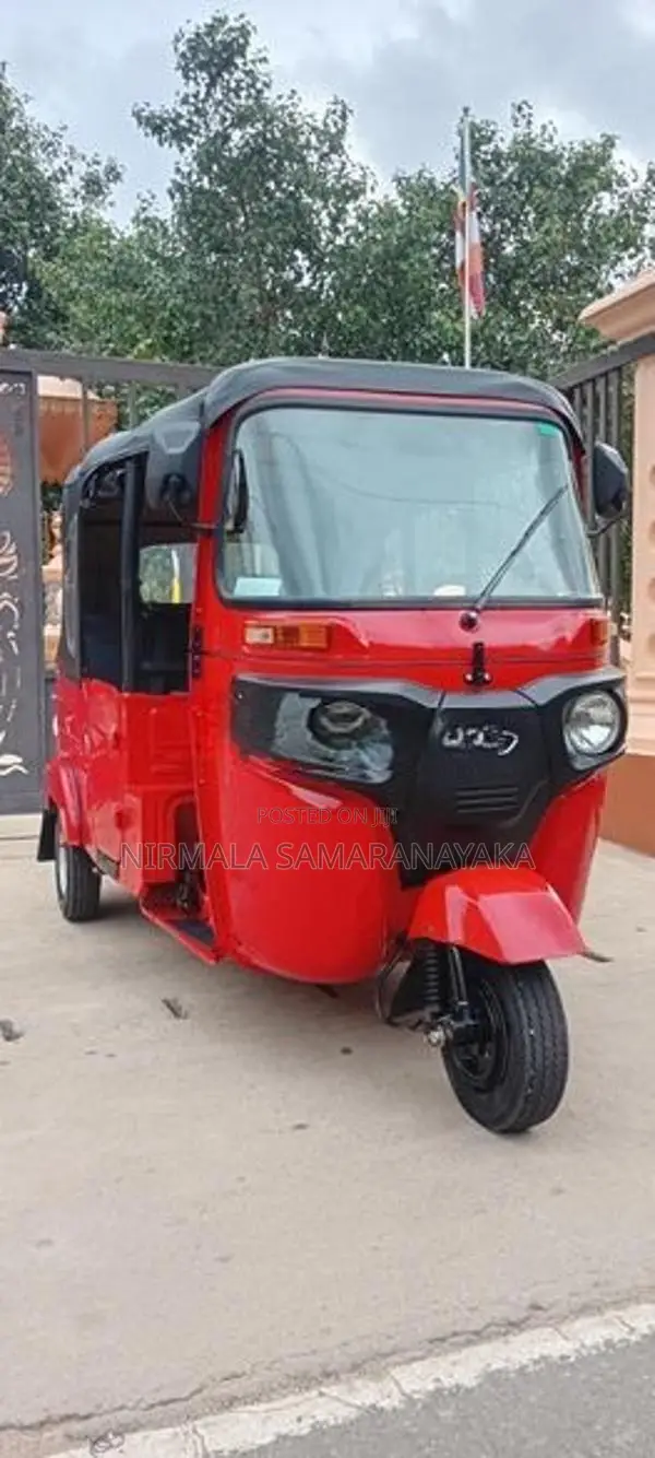 Bajaj RE 2025