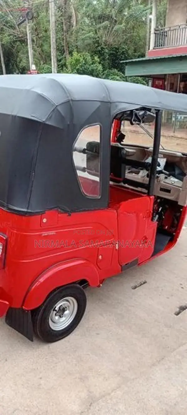 Bajaj RE 2025