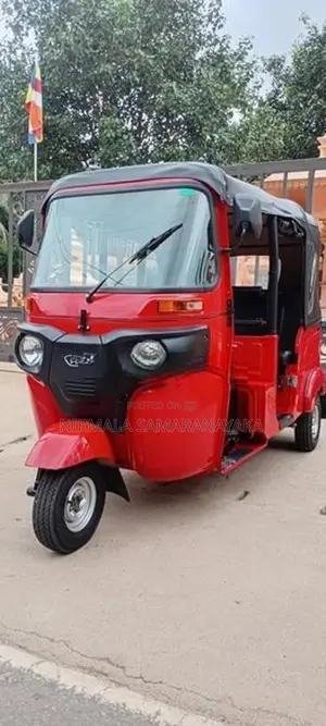 Bajaj RE 2025