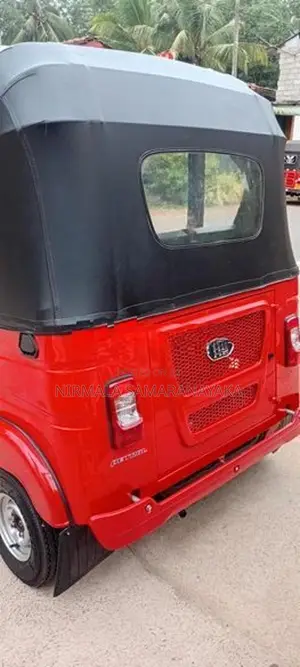 Bajaj RE 2025