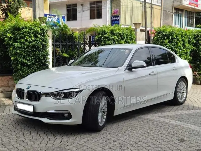 BMW 318i Luxury Line 2016