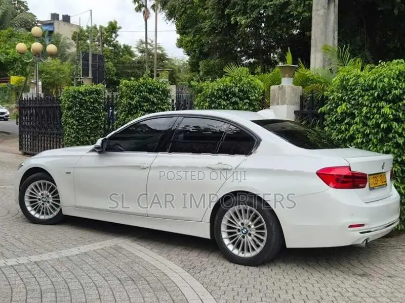 BMW 318i Luxury Line 2016