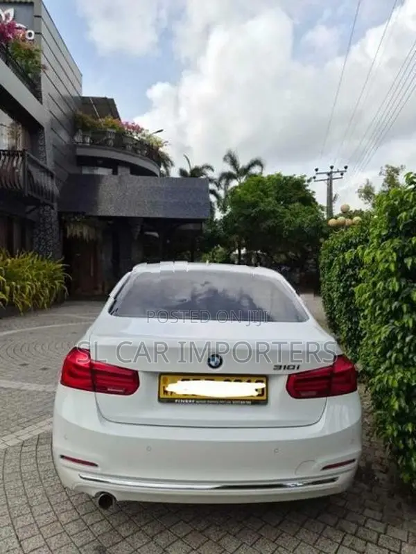 BMW 318i Luxury Line 2016