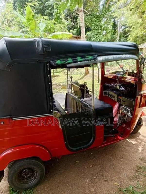 Bajaj RE 2011