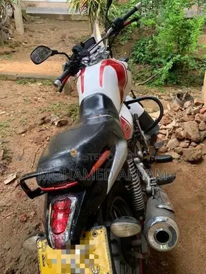 Bajaj V15 2019
