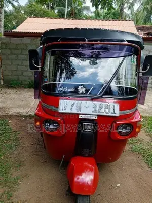 Bajaj RE 2011