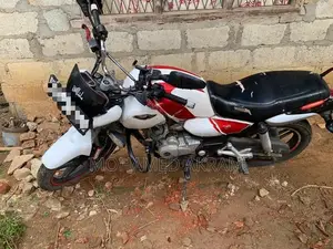 Bajaj V15 2019